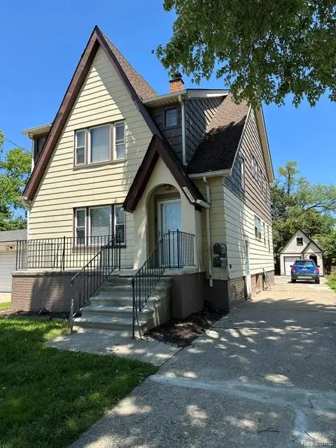 24320 Flower Ave, Eastpointe, MI 48021 - #1