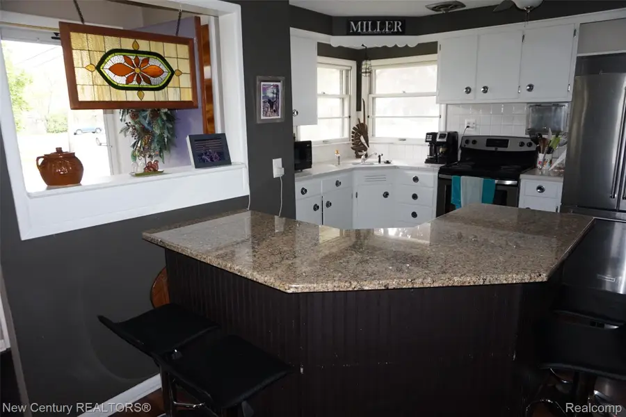 220 S Marias Avenue, Clawson, MI 48017 - #3