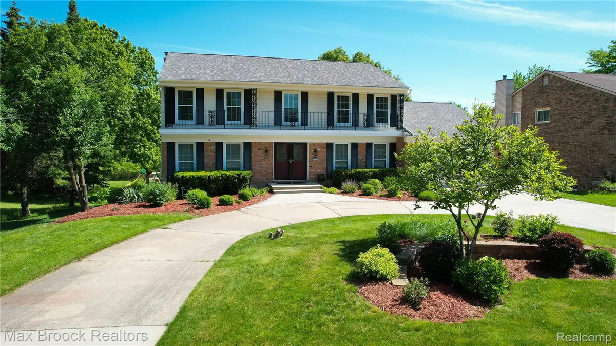 5415 White Hall Circle Circle, West Bloomfield, MI 48323 - #1