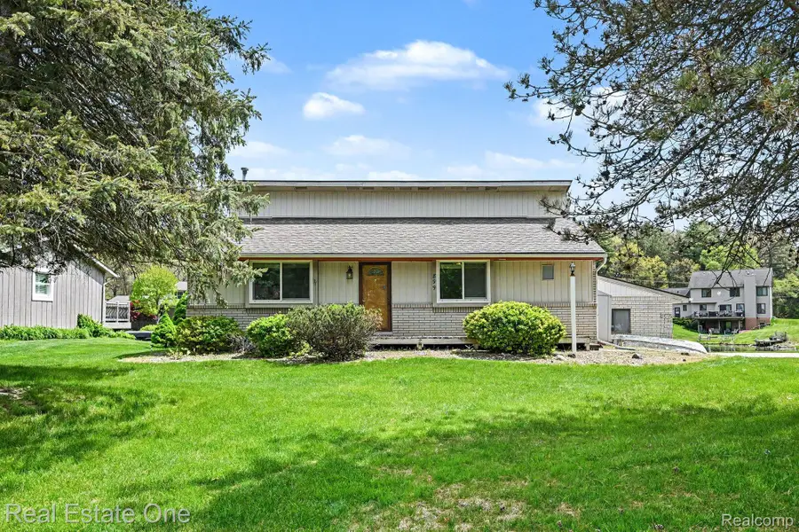 899 Rachelle Street, White Lake, MI 48386 - #2