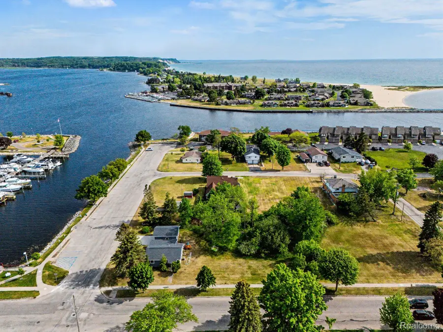 701 W Loomis Street, Ludington, MI 49431 - #3
