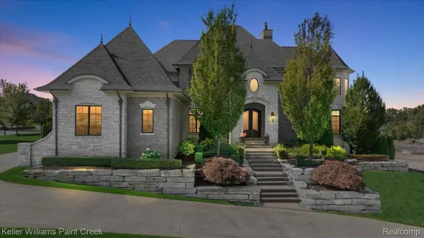 4838 Pinecrest Court, Rochester, MI 48306