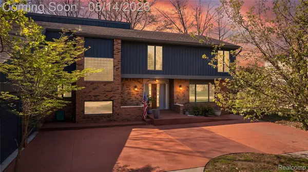 8727 Sarah Lane, GrosseIle, MI 48138