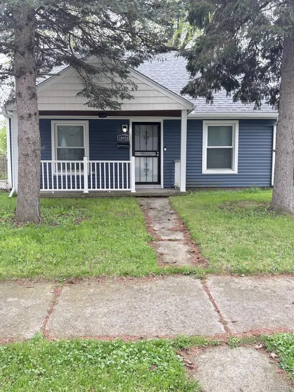 18920 Kingsville Street, HarperWoods, MI 48225