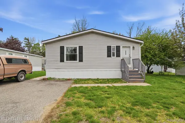 253 Parker Lake Drive, Oxford, MI 48371
