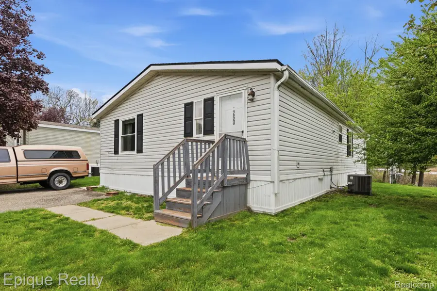 253 Parker Lake Drive, Oxford, MI 48371 - #3