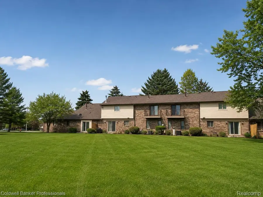 13730 Plumbrook, Sterling Heights, MI 48312 - #2