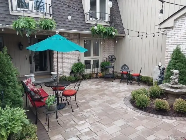 1243 Woodcrest Circle, Bloomfield, MI 48304 - #2