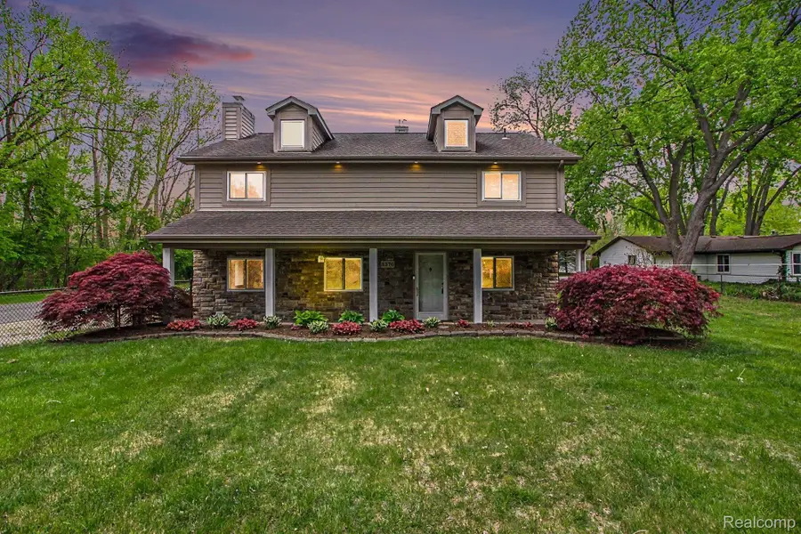 3376 Hessel Avenue, Rochester Hills, MI 48307 - #2