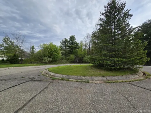 3831 Michael Court, WhiteLake, MI 48383