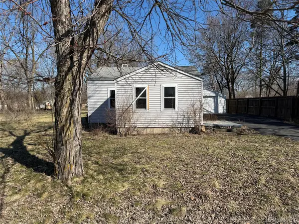 1038 W Pine Avenue, MtMorris, MI 48458