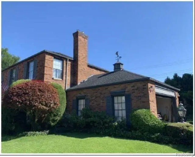 491 Colonial Road, Grosse Pointe Woods, MI 48236 - #3