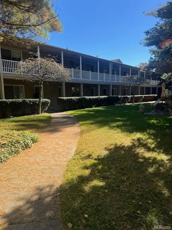 475 S Adams Road #19, Birmingham, MI 48009