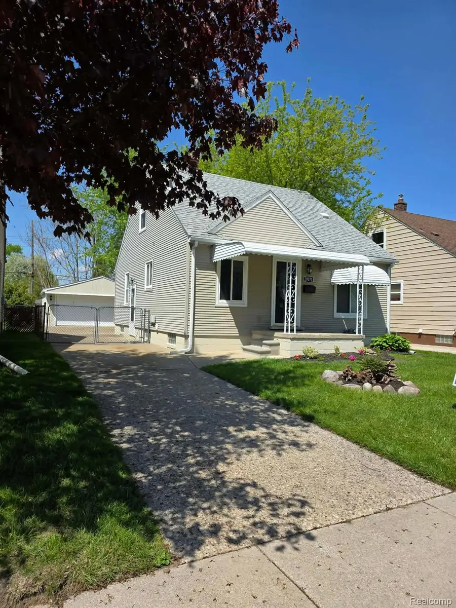 29571 Kelly Road, Roseville, MI 48066 - #2