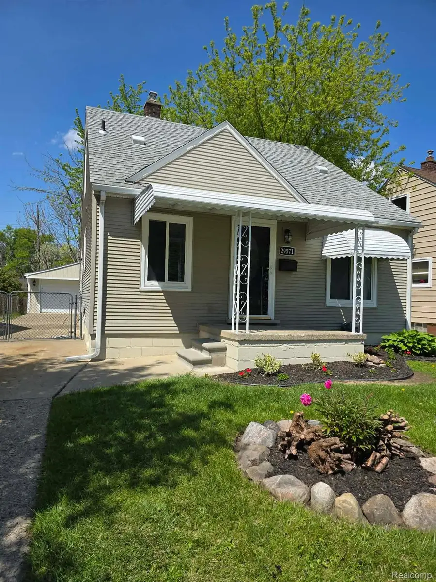 29571 Kelly Road, Roseville, MI 48066 - #3