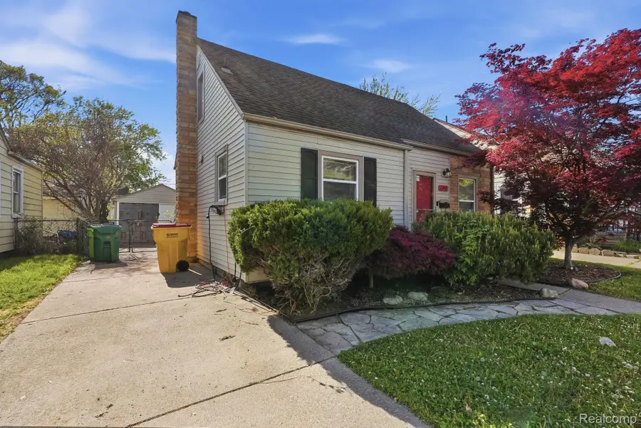 22413 Cushing Avenue, Eastpointe, MI 48021 - #2