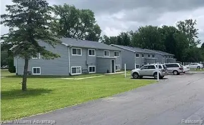 13366 North Rd, Fenton, MI 48430