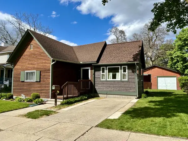 516 Clinton W, Howell, MI 48843
