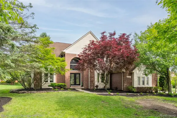 22452 Fuller Drive, Novi, MI 48374