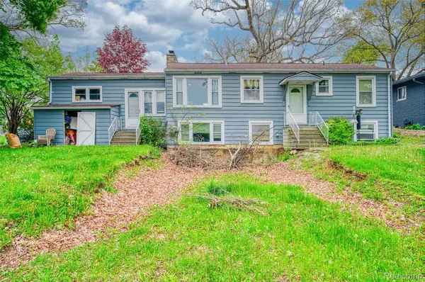 5985 Rowley Boulevard, Waterford, MI 48329