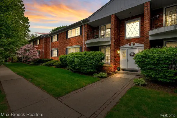 1711 Huntingwood Lane #C, BloomfieldHills, MI 48304