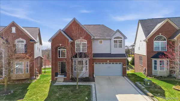 4930 E Stonegate Circle, LakeOrion, MI 48359