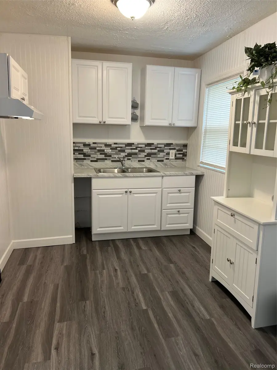 801 Hubbard Avenue, Flint, MI 48503 - #2