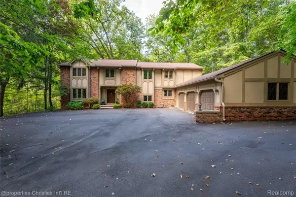 1100 Bretton Lane, BloomfieldHills, MI 48304