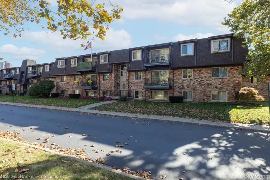 425 Riviera Drive, Saint Clair Shores, MI 48080 - #2