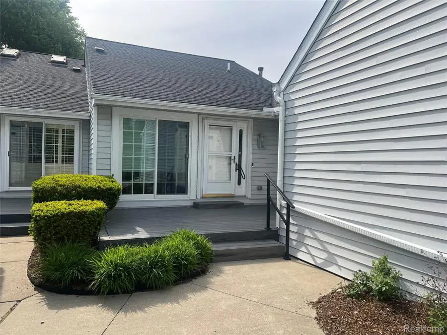 3591 Port Cove Drive #55, Waterford, MI 48328 - #2