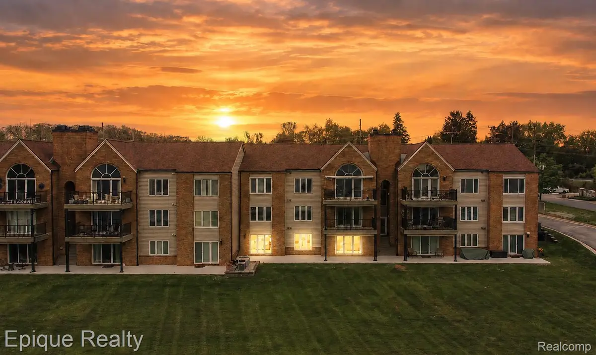 3434 Adams Shore Drive, Waterford, MI 48329 - #1