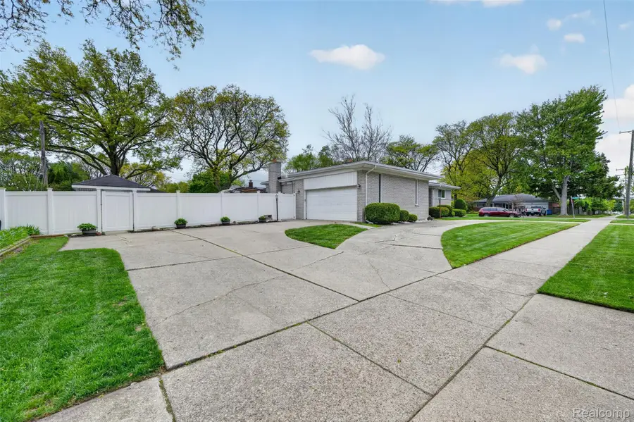 12014 Common Road, Warren, MI 48093 - #3