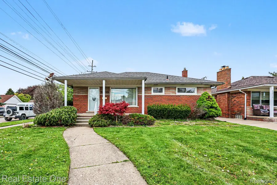 23705 Wilmot Avenue, Eastpointe, MI 48021 - #2