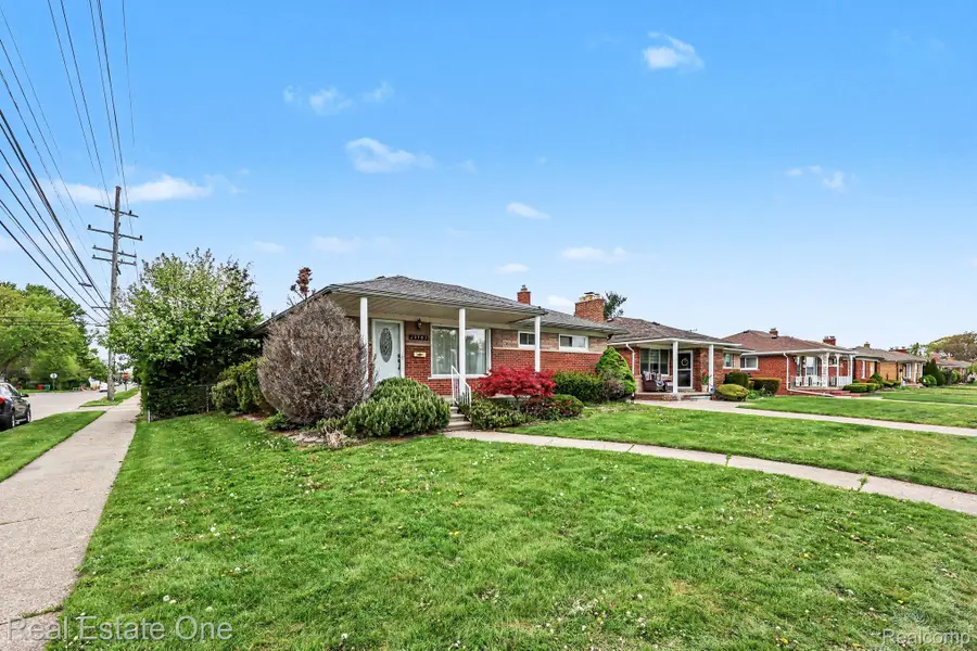 23705 Wilmot Avenue, Eastpointe, MI 48021 - #3