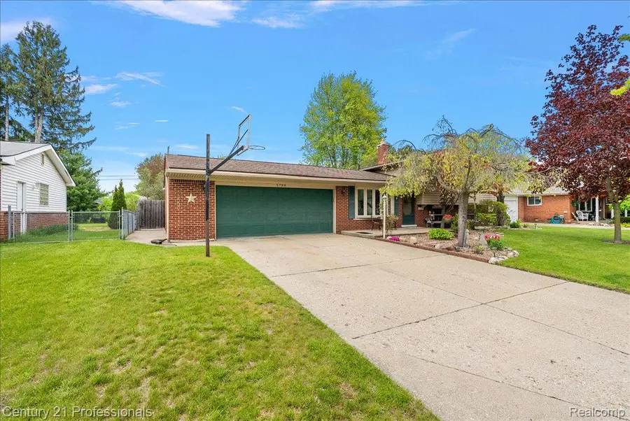 5788 Strathdon Way, Waterford, MI 48327 - #2