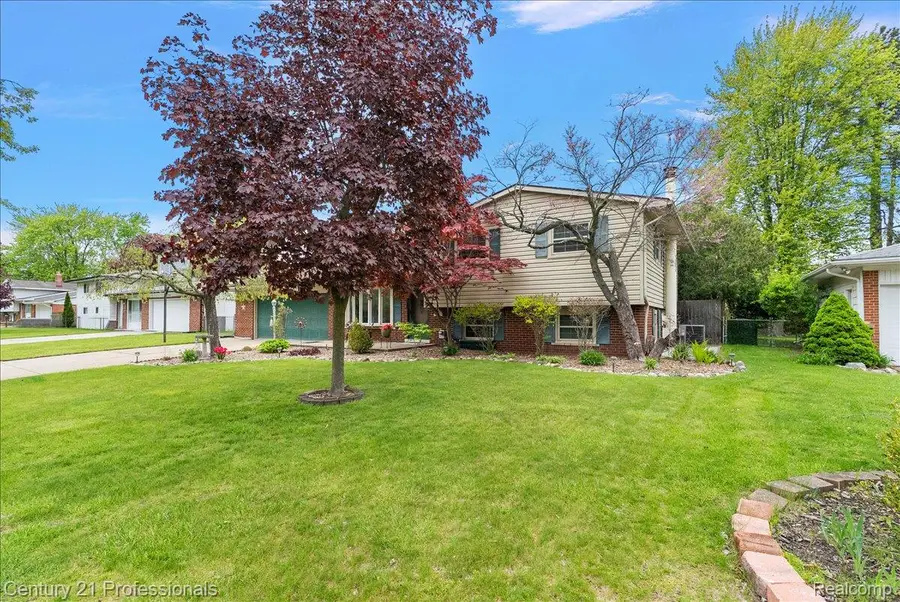 5788 Strathdon Way, Waterford, MI 48327 - #3