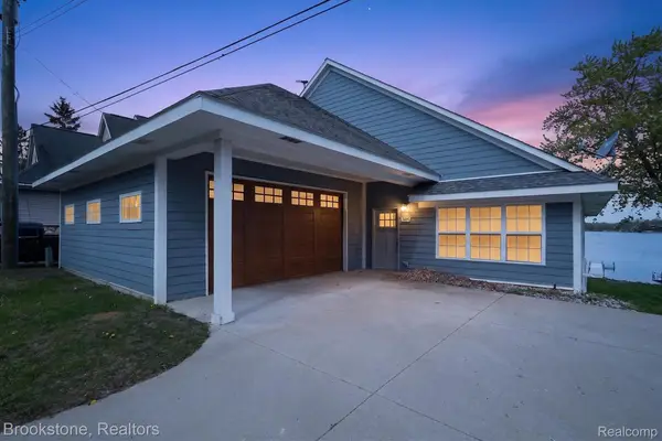 3695 Lotus Drive, Waterford, MI 48329