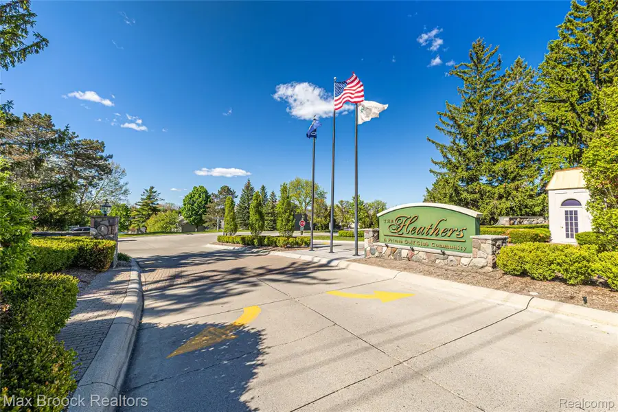2456 Inglehill Point, Bloomfield, MI 48304 - #2