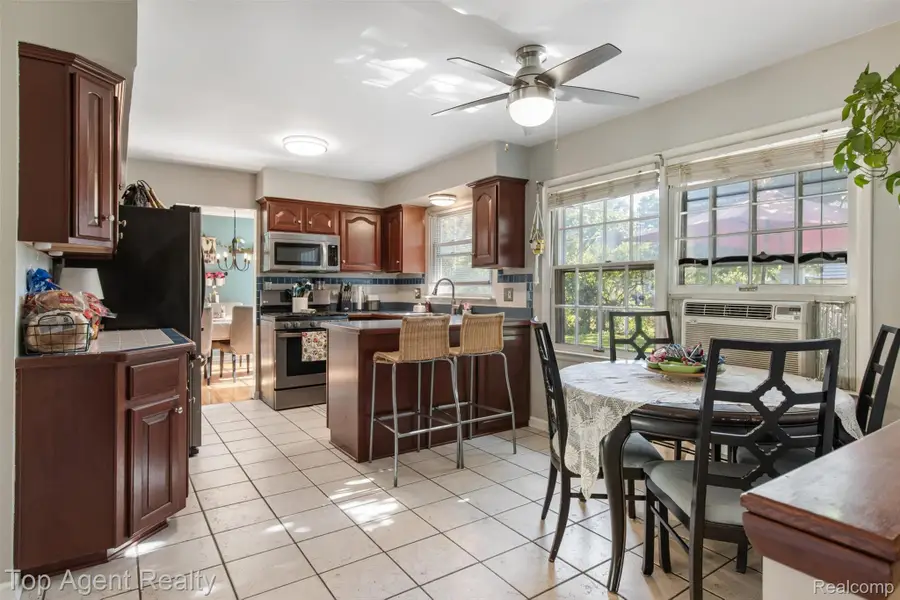 32341 Woody, Fraser, MI 48026 - #2