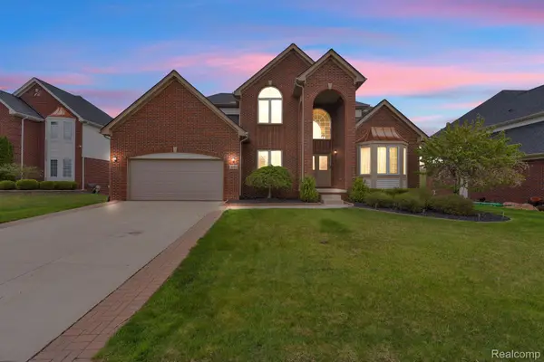 42088 Woodglen Drive, Novi, MI 48375