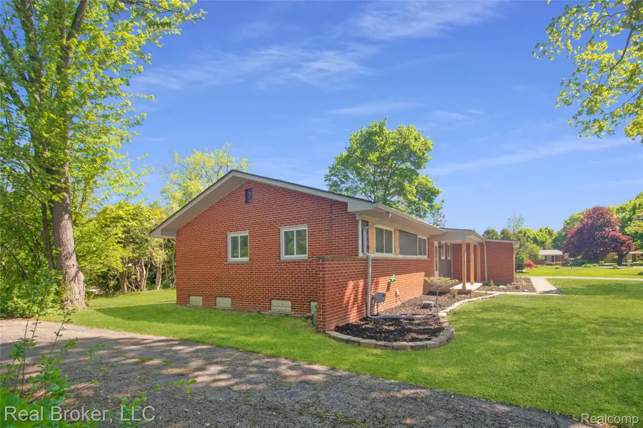 31720 N Marklawn Street, Farmington Hills, MI 48334 - #3