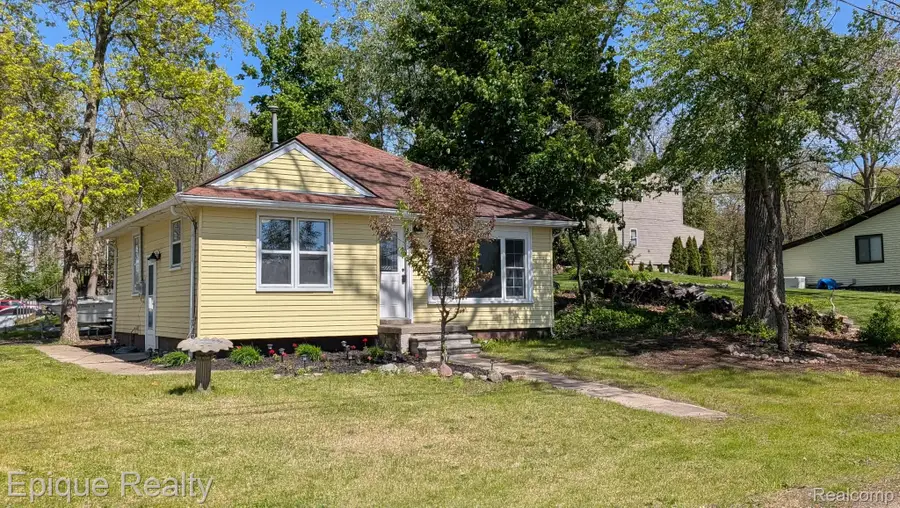 3605 Jackson Boulevard, White Lake, MI 48383 - #2
