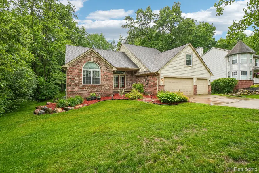 2093 Deer Run Trail, Waterford, MI 48329 - #3