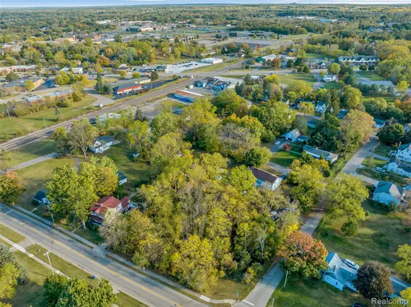 329 Reid Road, GrandBlanc, MI 48439