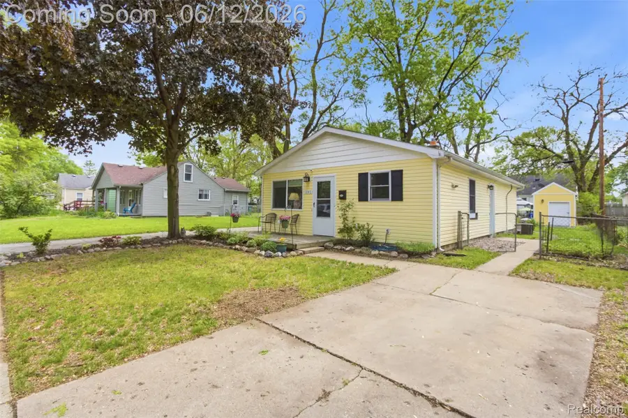 1202 E Elza Avenue, Hazel Park, MI 48030 - #3
