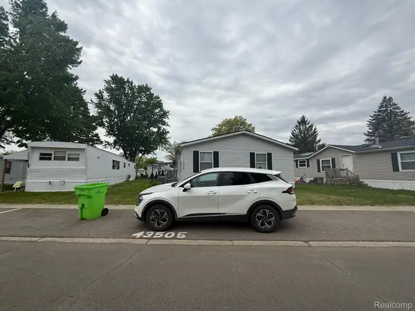 43505 Charlemagne Avenue, SterlingHeights, MI 48314