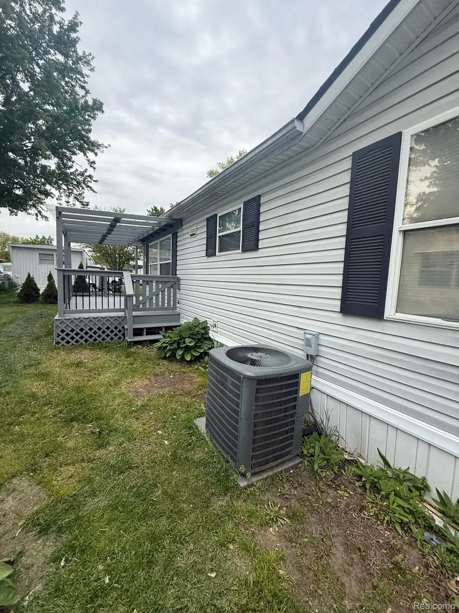 43505 Charlemagne Avenue, Sterling Heights, MI 48314 - #3