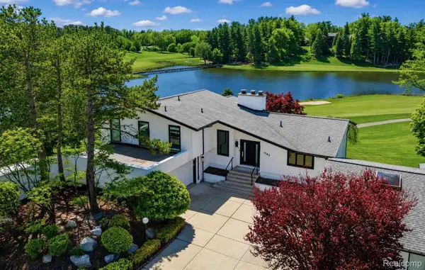1762 Saint Johns Court, BloomfieldHills, MI 48302