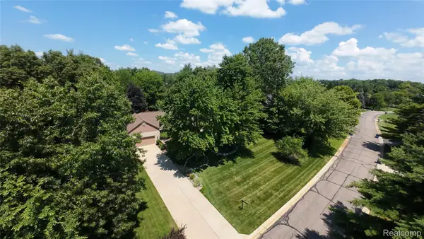 6093 Rosewood Parkway, WhiteLake, MI 48383