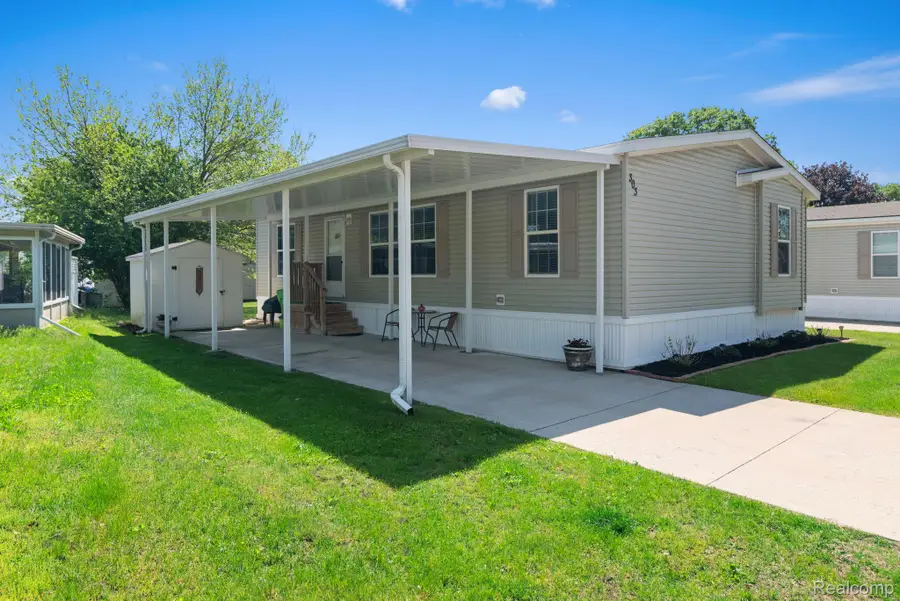 303 Toucan Street, Rochester Hills, MI 48309 - #2